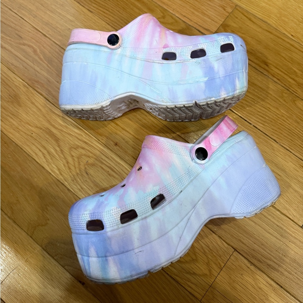 Tie-Dye Crocs-Style Platform Clogs